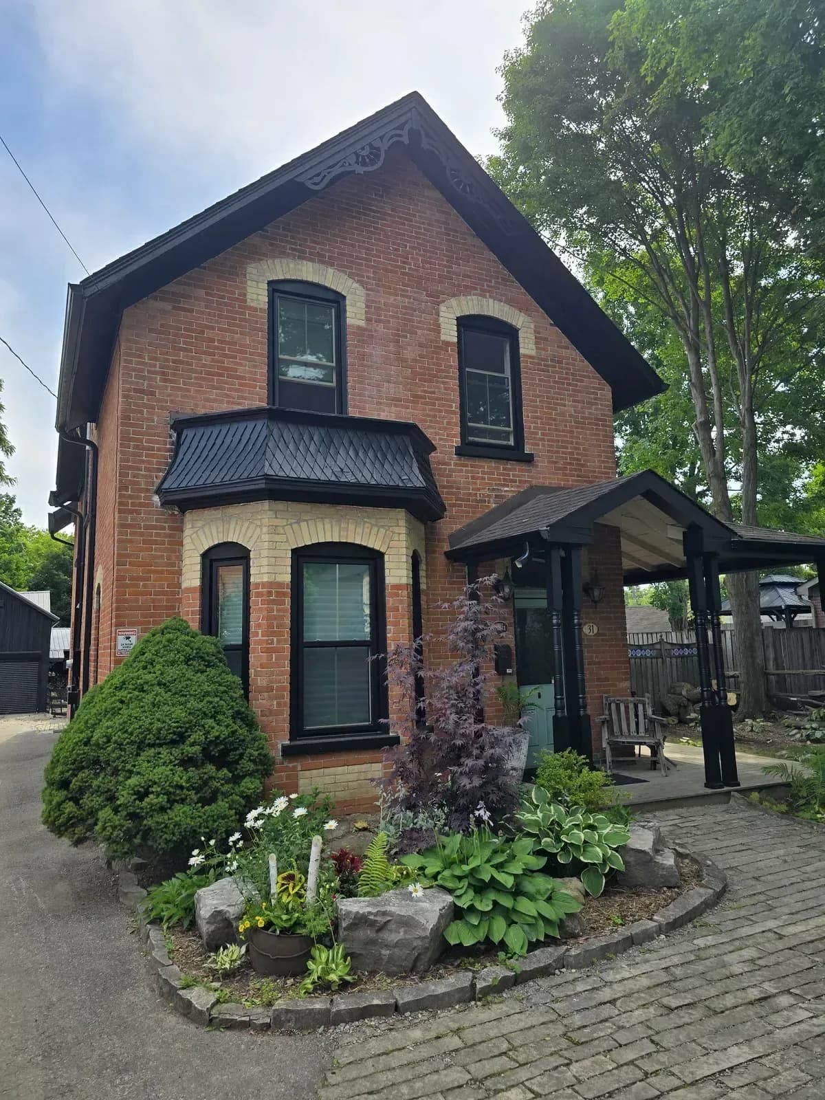Delivered a high-contrast transformation by updating the home’s exterior with a bold, modern black. This sophisticated colour shift provided an instant architectural facelift, making the property stand out with a sleek, contemporary edge.